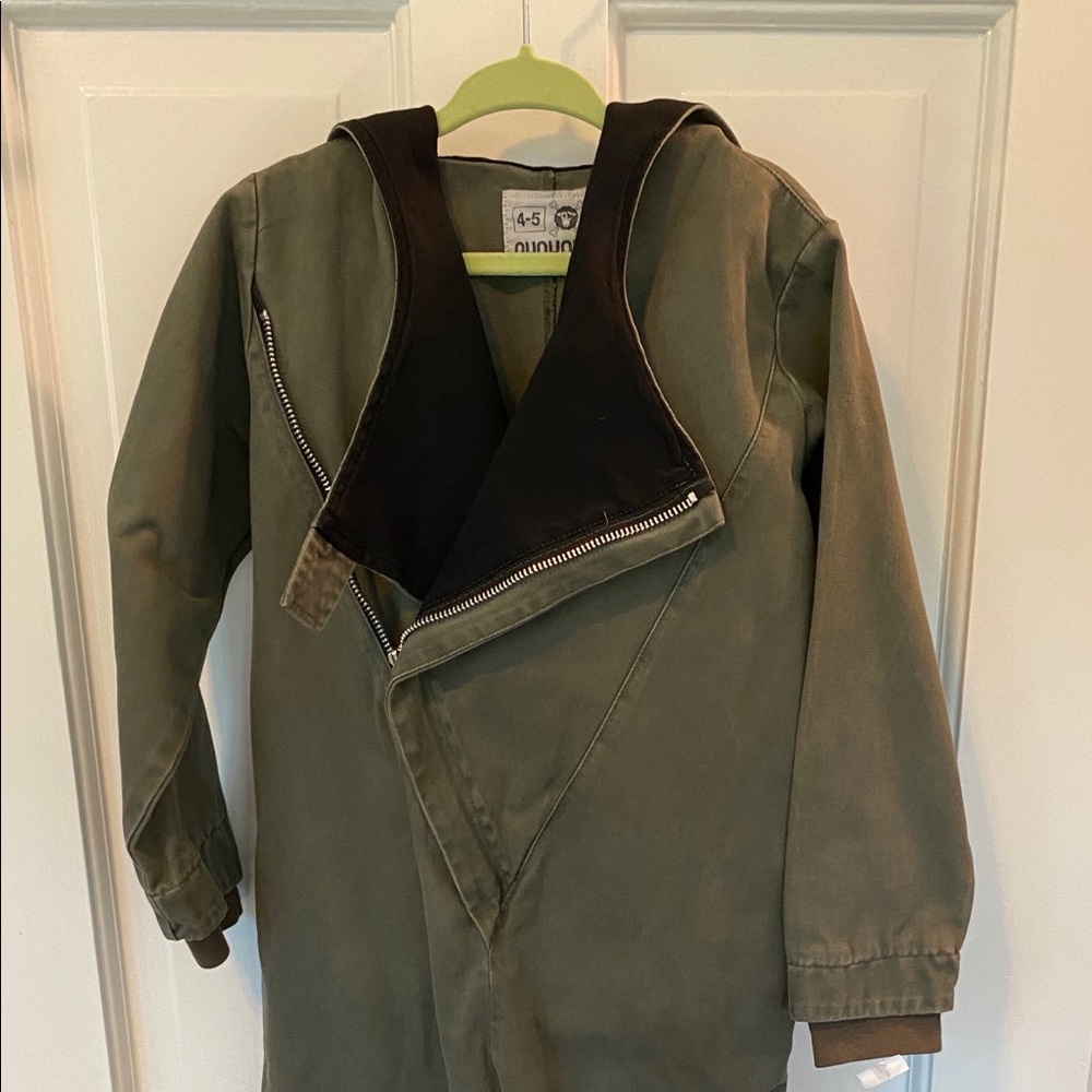 Nununu coverall size 4-5